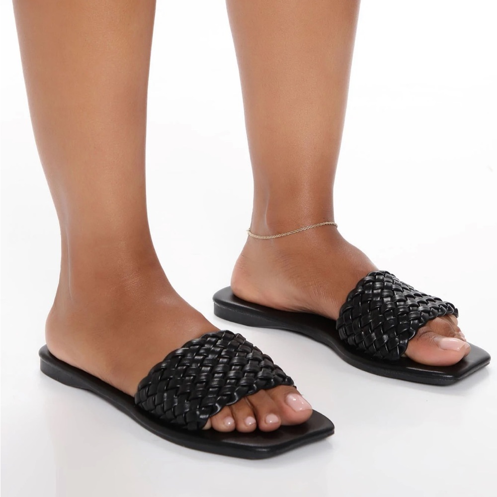 Fashion Nova black slides
